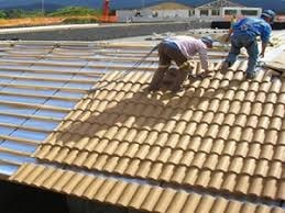Limpeza de telhados na Vila das Mercês